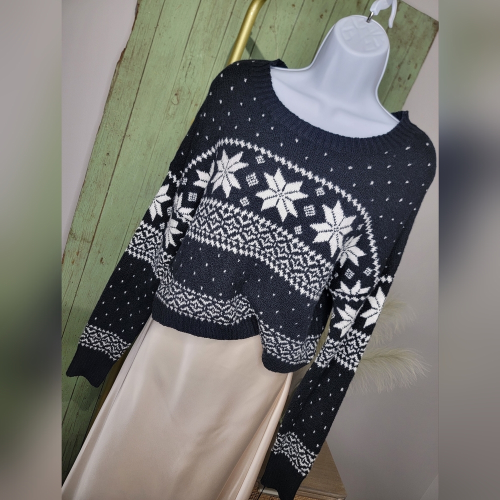 NWT Navy Blue Women's Cropped Holiday Sweater in Small